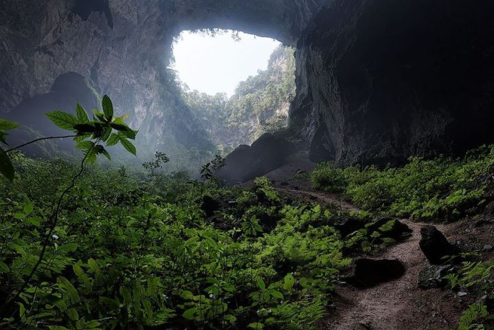 Un homme se perd dans une grotte et trouve quelque chose d'unique. Caverne-son-dong-vietnam